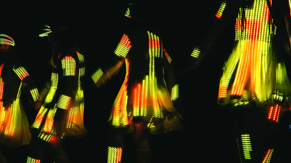 Parata notturna con costumi LED